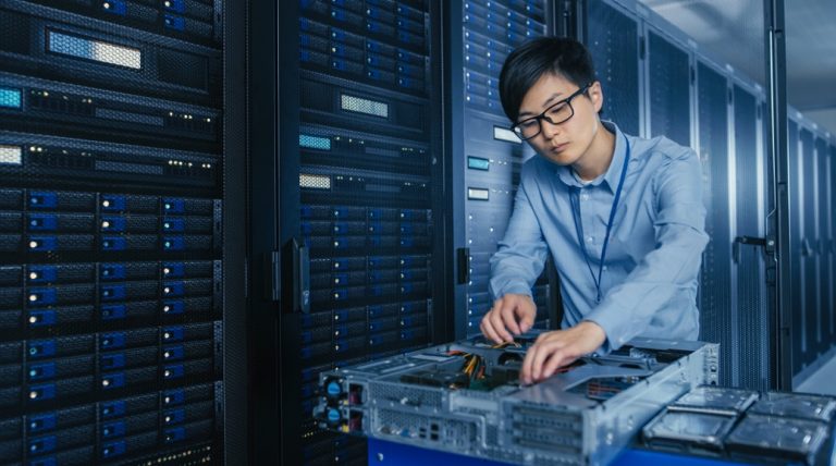 DC Operation & Maintenance: 5 Tantangan dan Cara Mengelolanya