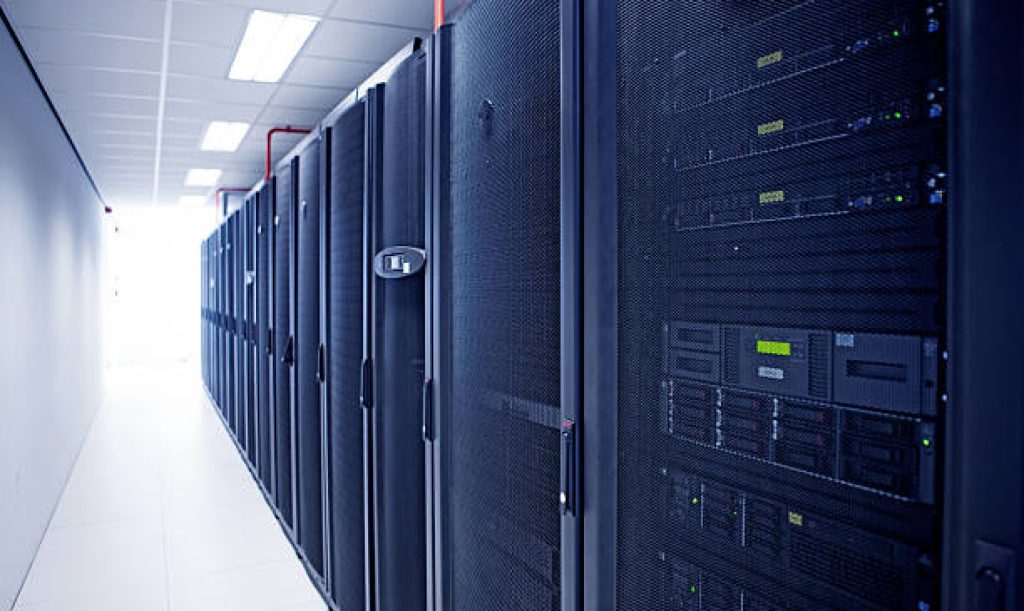 Mengatasi Tantangan Instalasi AC Presisi di Lingkungan Data Center yang Kompleks