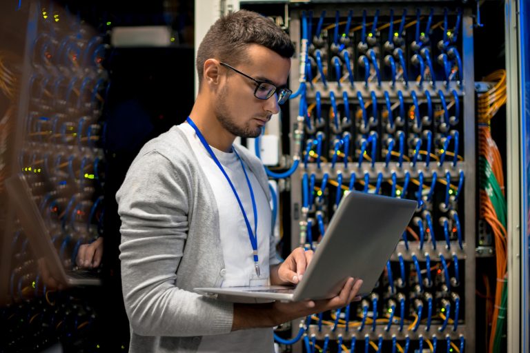 Dukung Era Koneksi, UPS Kini Terhubung ke Internet of Things