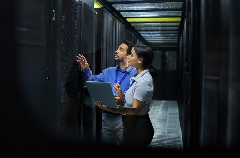 "Server rack dan containment data center hot cold aisle"